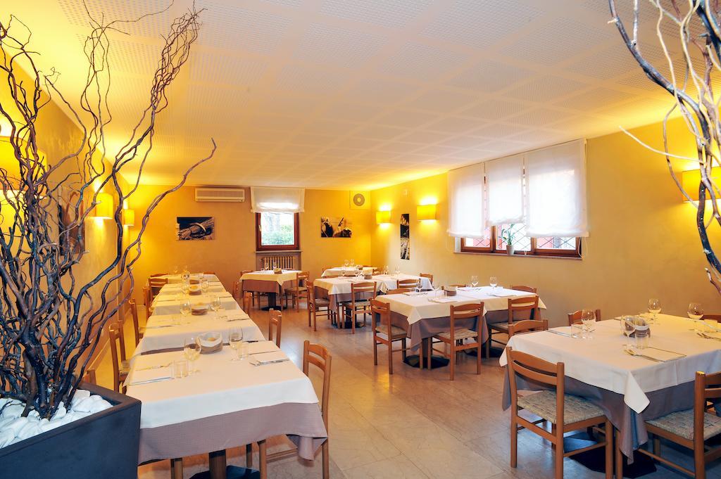 Albergo Croce D'Oro Dolcè Eksteriør billede