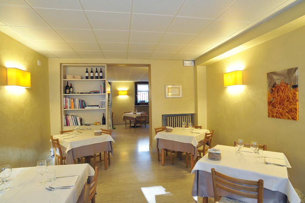 Albergo Croce D'Oro Dolcè Eksteriør billede